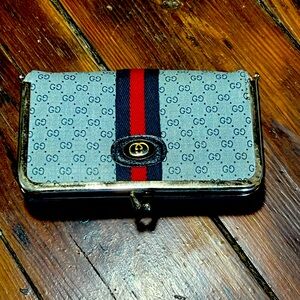 Vintage Gucci makeup clutch/bag with mirror. No tears, great condition!